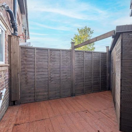 Northolt  Kings House Apartment Hayes, West London Apt A מראה חיצוני תמונה