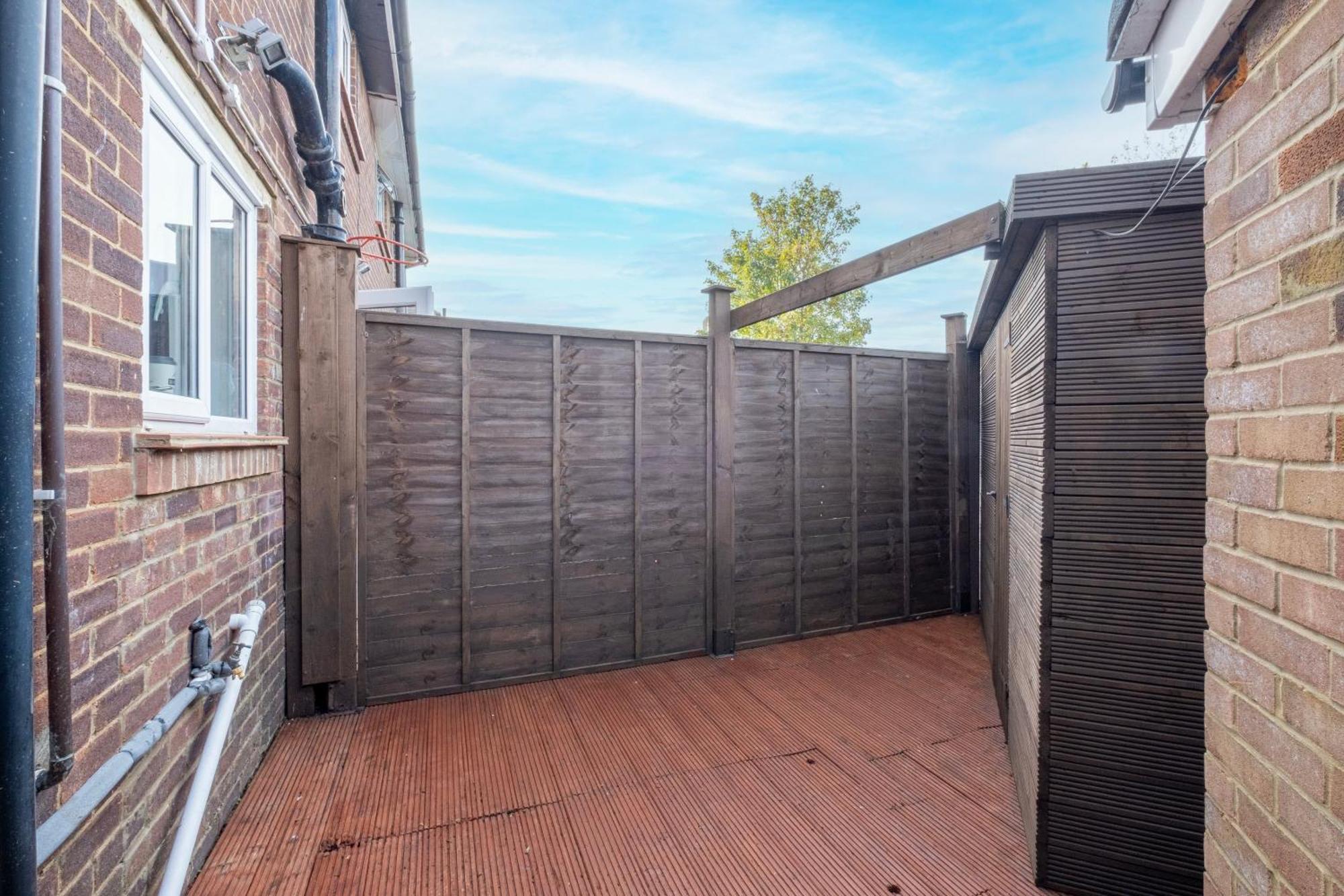 Northolt  Kings House Apartment Hayes, West London Apt A מראה חיצוני תמונה