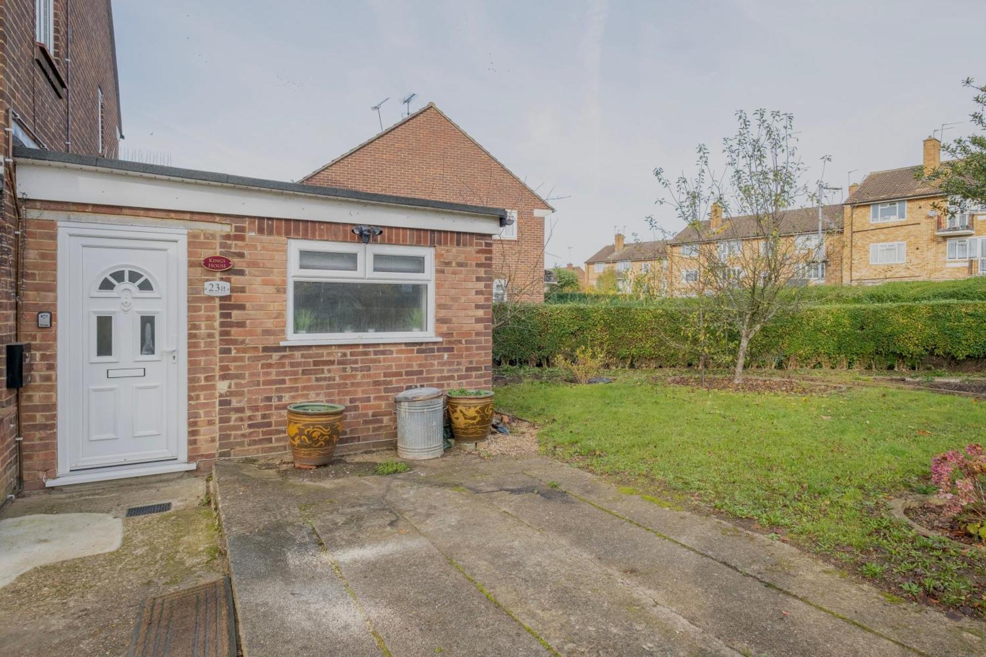 Northolt  Kings House Apartment Hayes, West London Apt A מראה חיצוני תמונה
