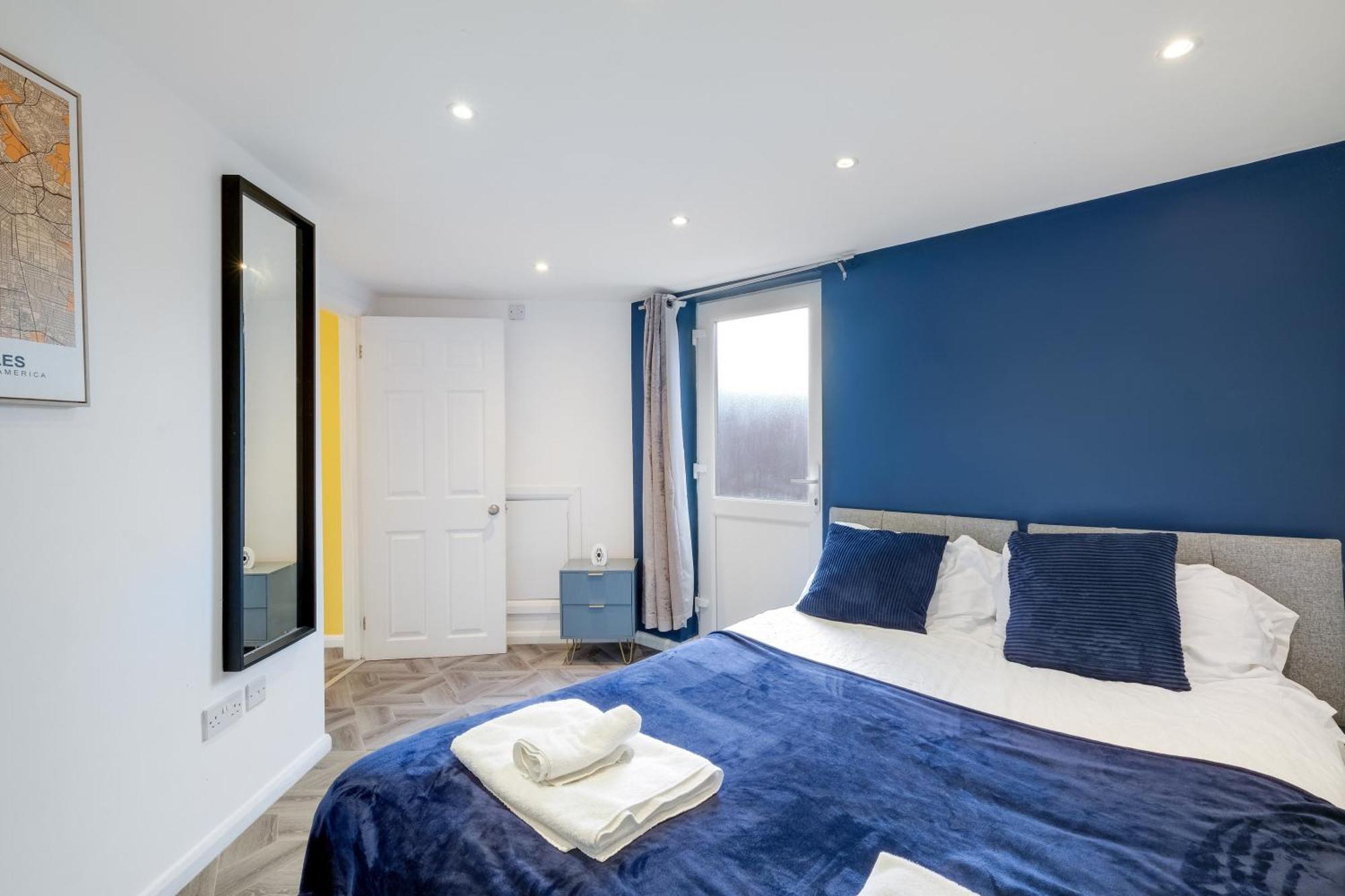 Northolt  Kings House Apartment Hayes, West London Apt A מראה חיצוני תמונה