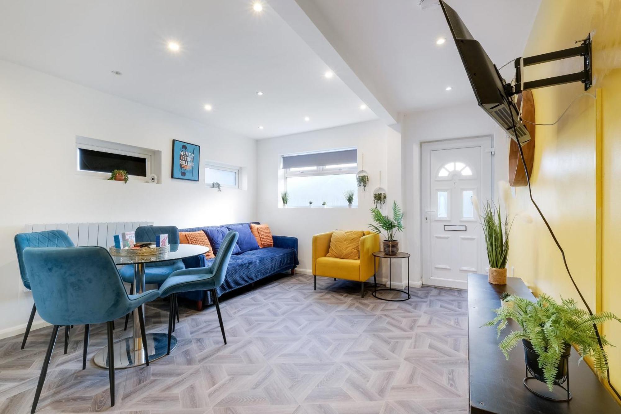 Northolt  Kings House Apartment Hayes, West London Apt A מראה חיצוני תמונה