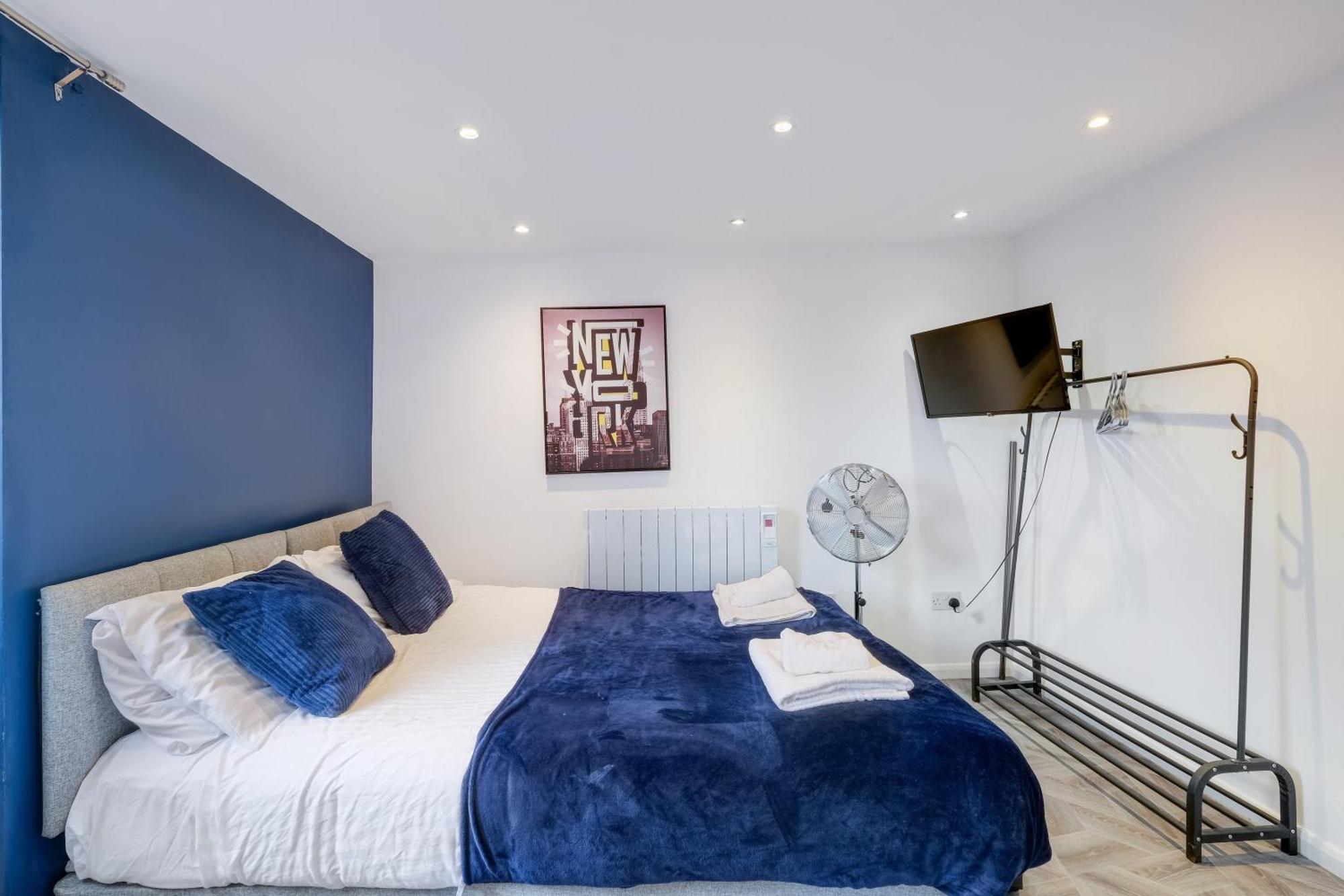 Northolt  Kings House Apartment Hayes, West London Apt A מראה חיצוני תמונה