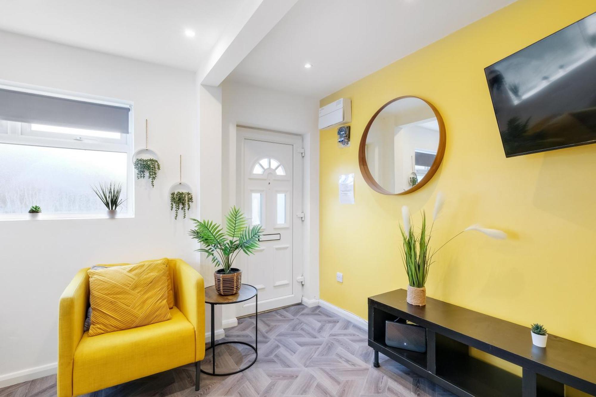 Northolt  Kings House Apartment Hayes, West London Apt A מראה חיצוני תמונה