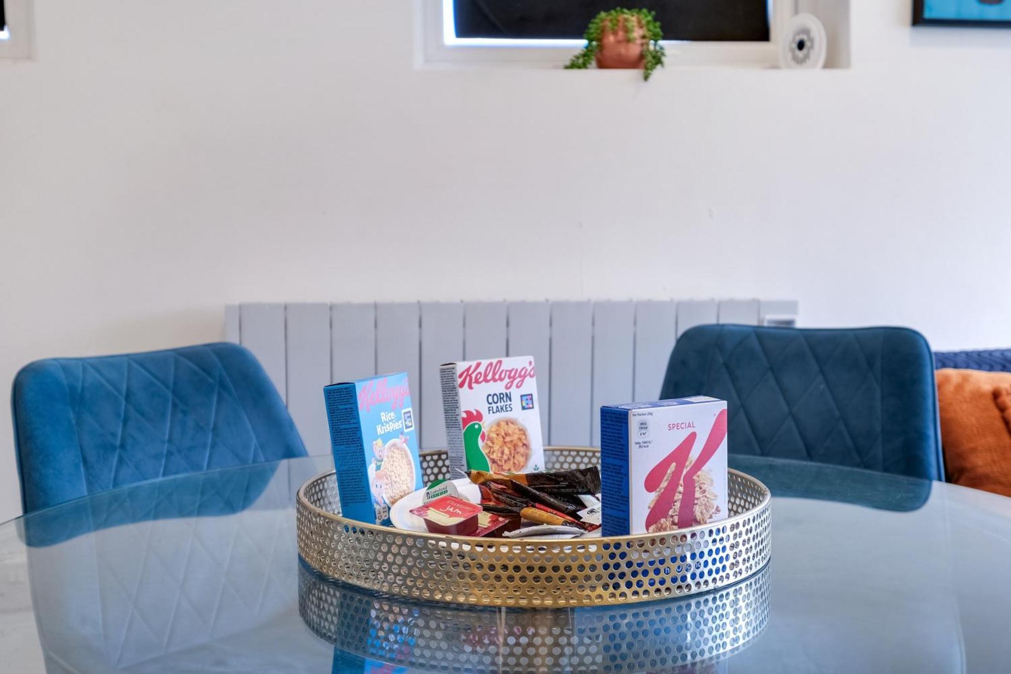 Northolt  Kings House Apartment Hayes, West London Apt A מראה חיצוני תמונה