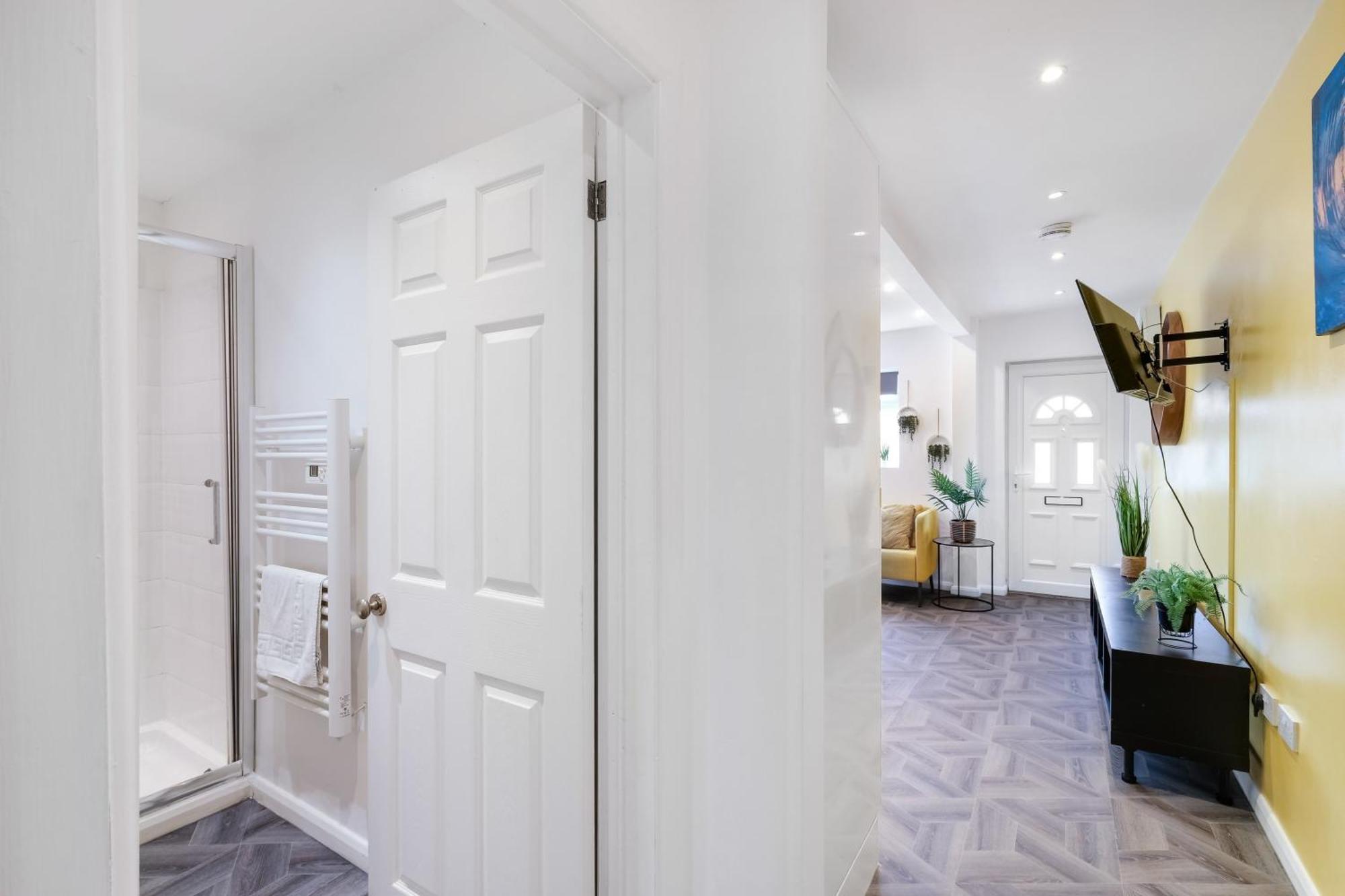 Northolt  Kings House Apartment Hayes, West London Apt A מראה חיצוני תמונה