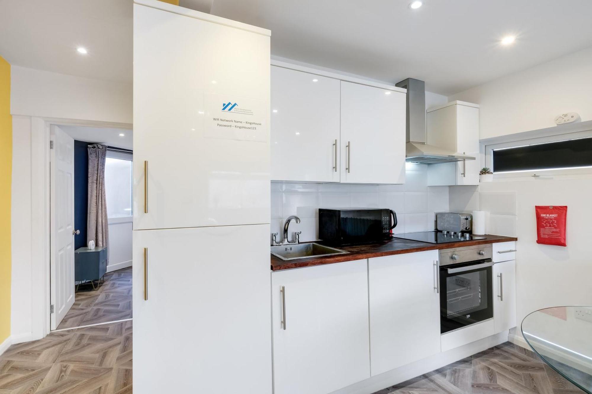 Northolt  Kings House Apartment Hayes, West London Apt A מראה חיצוני תמונה